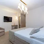 Πανσιόν Bosket Luxury 4*